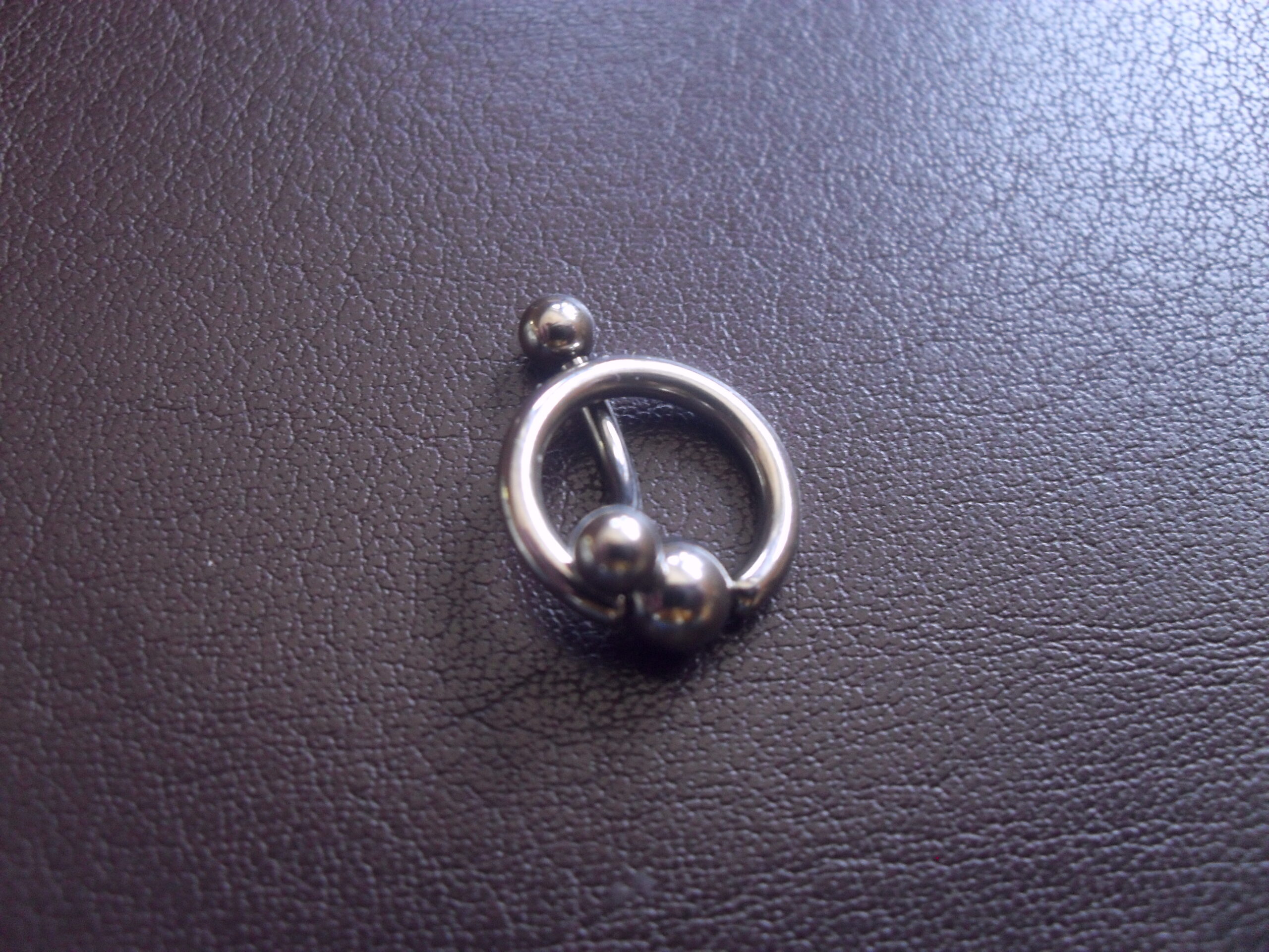 klitorisvorhaut vertikal piercing schmuck
